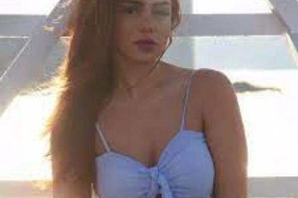 اتفرج .. نجمة ”باب الحارة“ تصدم الجميع بفستان قصير جدا وخروج منطقتها الحساسة