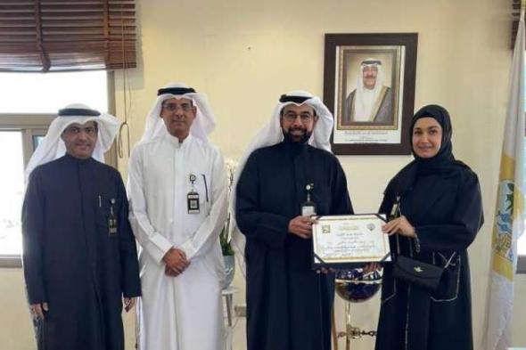 مدير عام البلدية يكرم عدداً من الموظفين المتميزين
