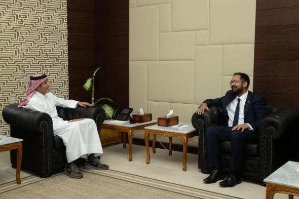 رئيس المؤسسة القطرية للإعلام يجتمع مع سفير المملكة المتحدة لدى الدولة