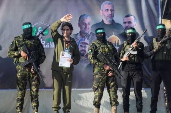 “حماس” تسلم محتجزا إسرائيليا يحمل الجنسية الأمريكية للصليب الأحمر في ميناء غزة