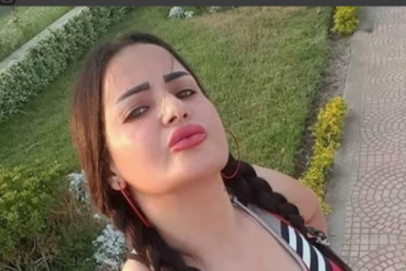 بدون خجل سما المصرى تتحدي لاميتا فرنجيه وتمسك هذا الشئ بقوة في يدها .. اتفرج أين تضعه