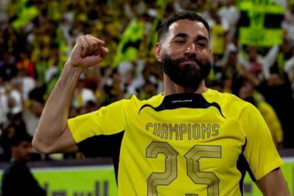 الهلال يُحدث ضجة كبيرة بانضمام "بنزيما" قبل كأس العالم