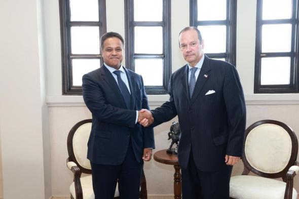 وزير العلاقات الخارجية في بنما يجتمع مع سفير دولة قطر