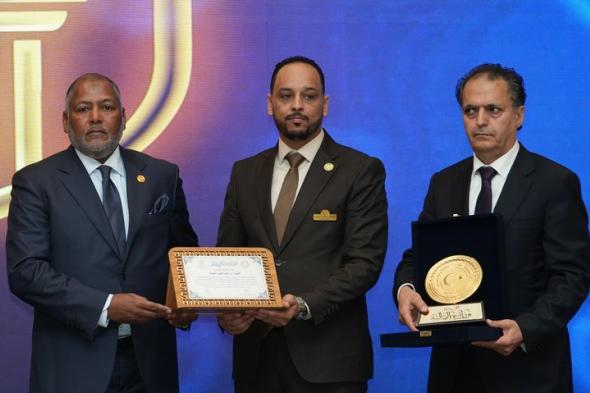 وزارة المالية تُتوّج ابراهيم عثمان النكاع بجائزة القيادة المتميزة
